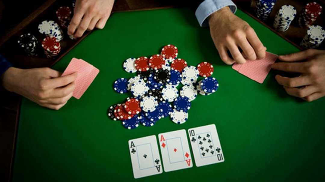 Tính năng hấp dẫn của poker tại Roxy Casino